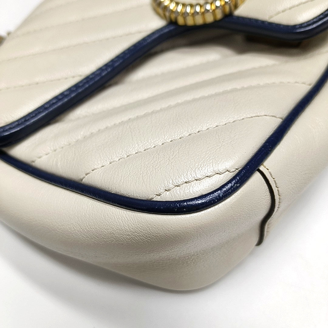 Authenticated pre-owned  GG Marmont Medium Quilted Calfskin White - Crossbody Bag at Looply