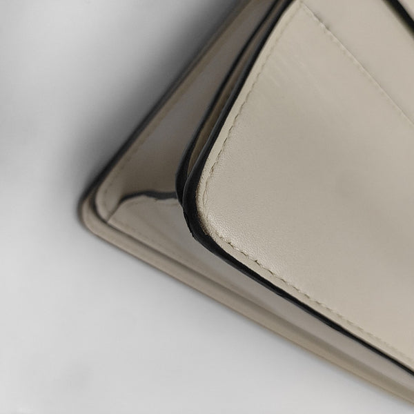 Queen Margaret Small Calfskin White