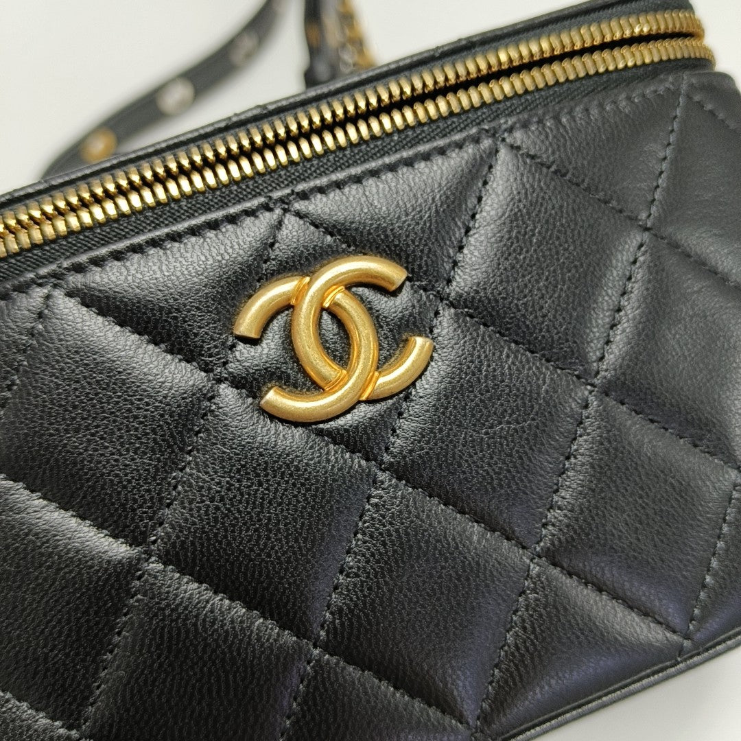 Quilted Lambskin Shoulder Bag Black