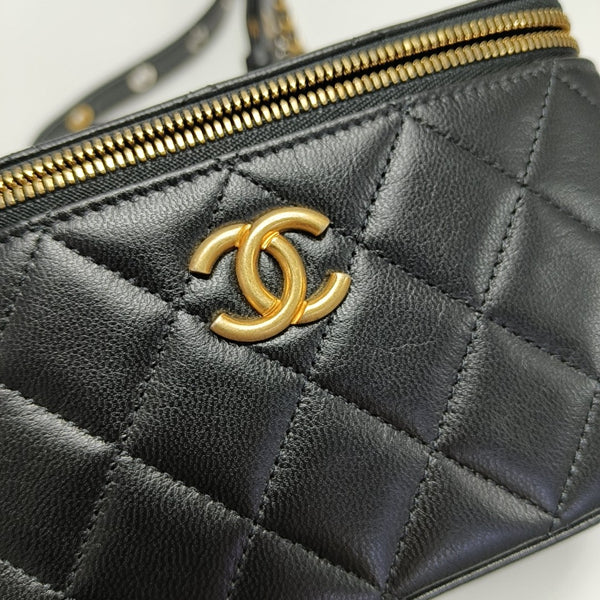 Quilted Lambskin Shoulder Bag Black