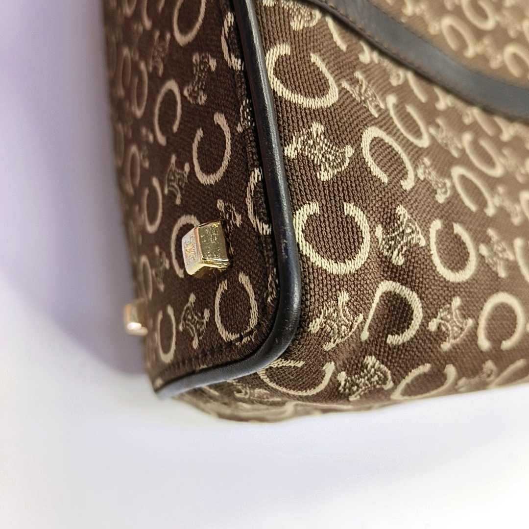 Canvas Brown