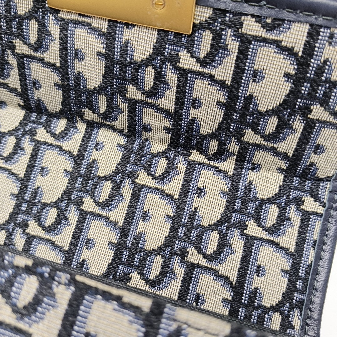 30 Montaigne Mini Oblique Canvas Blue