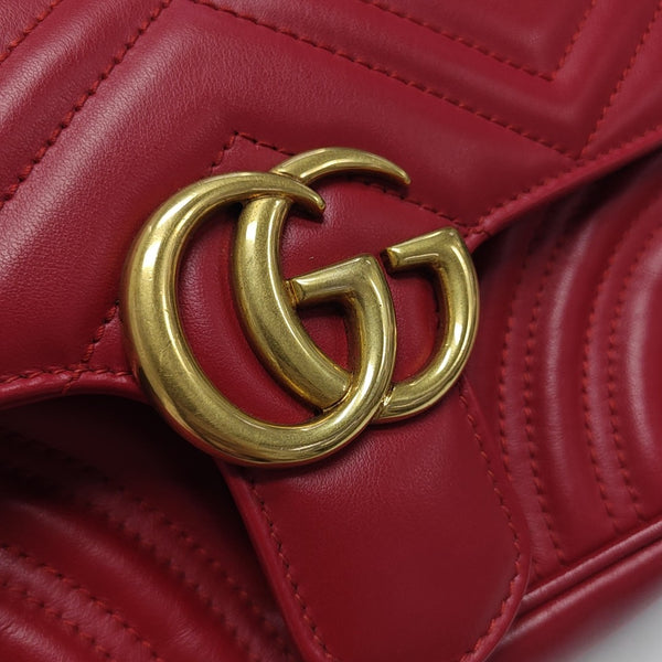 GG Marmont Pequeño Piel Acolchada Roja