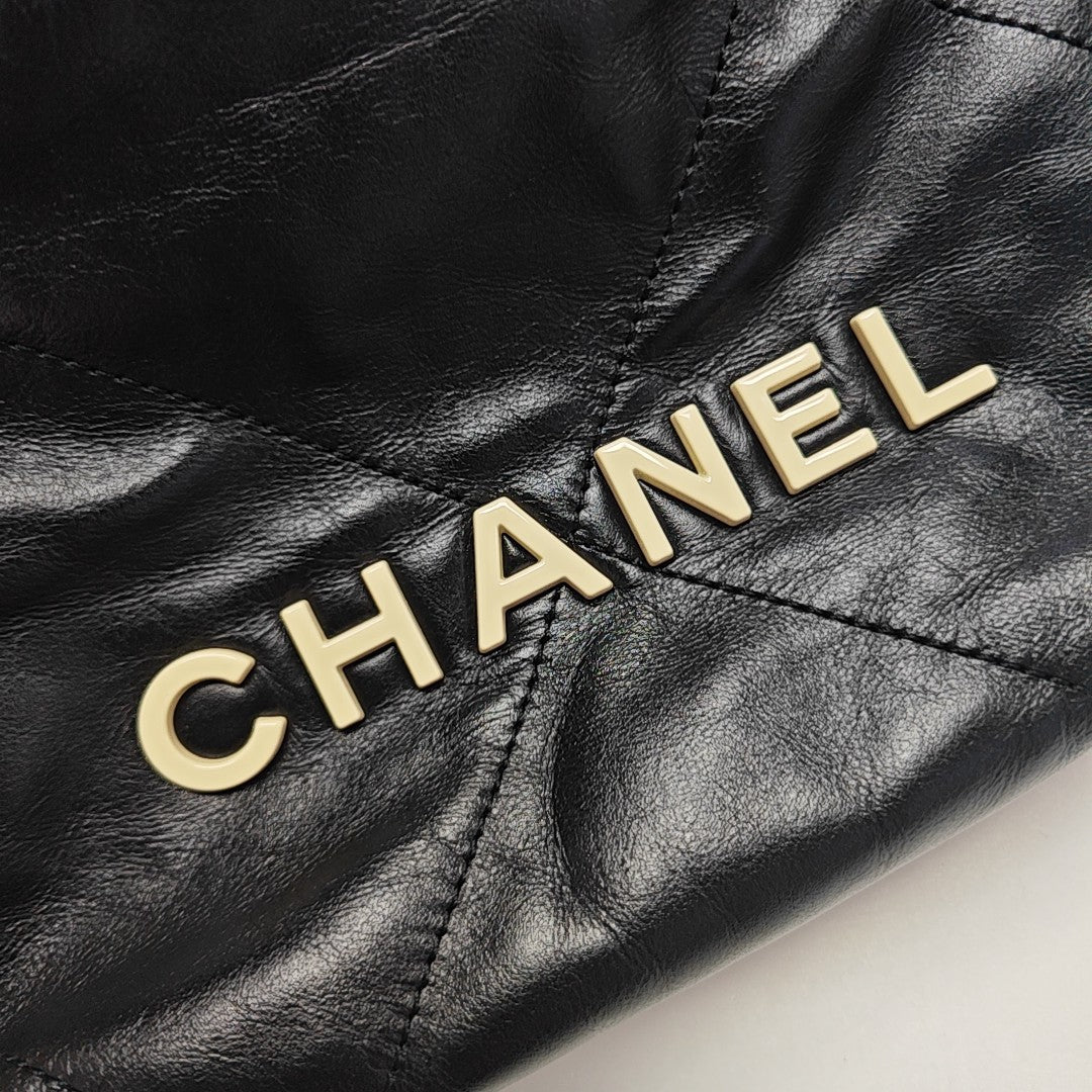CHANEL 22 Mini Quilted Calfskin Black