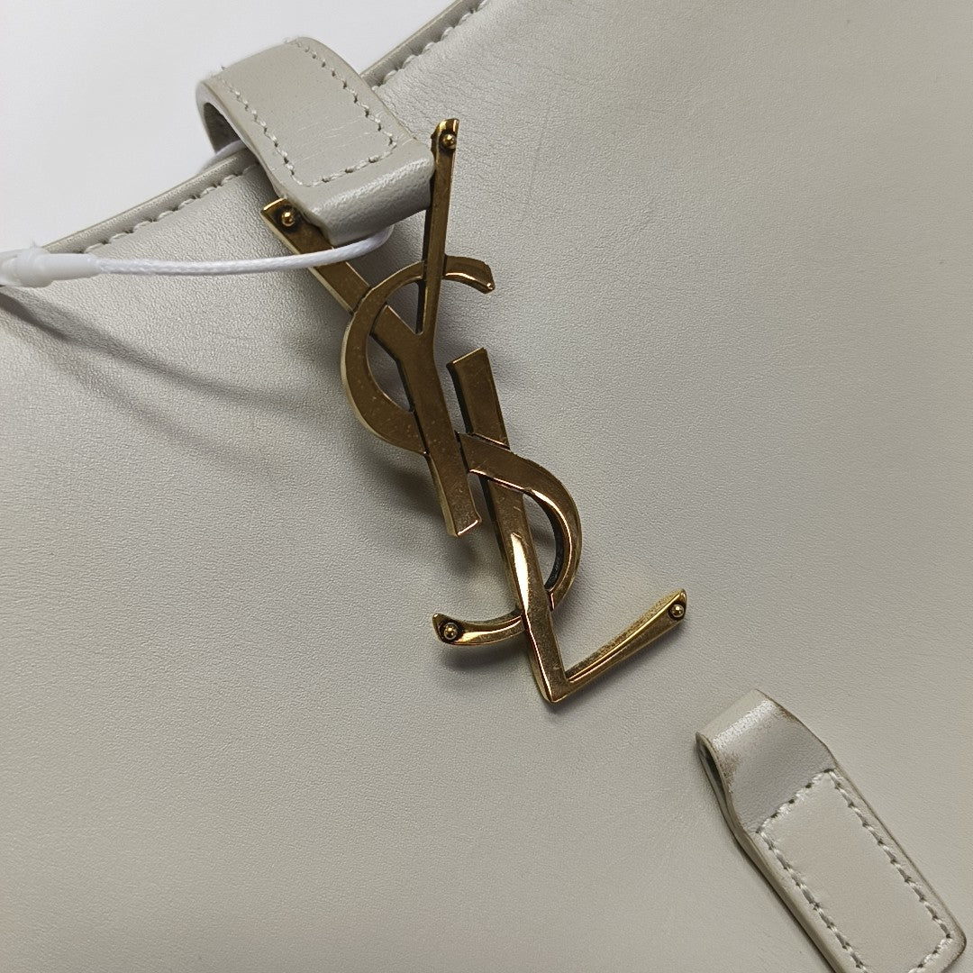LE 5 À 7 Small Calfskin White