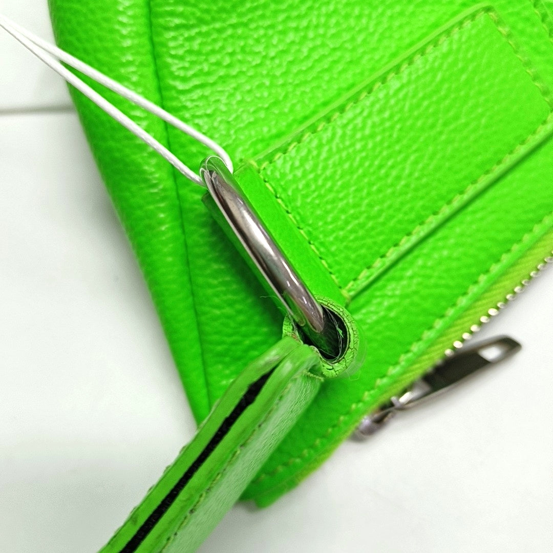 Authenticated pre-owned  Hourglass Calfskin Green - Crossbody Bag at Looply
