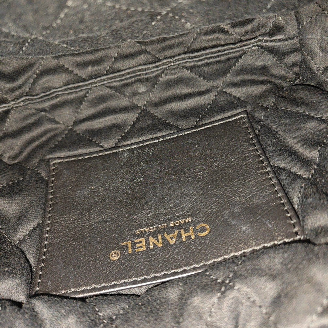 CHANEL 22 Mini Quilted Calfskin Black