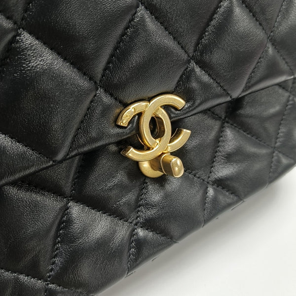 CLASSIC FLAP Piel de cordero acolchada negra
