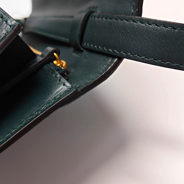 Authenticated pre-owned  CLASSIC BOX Medium Calfskin Green - Shoulder Bag at Looply