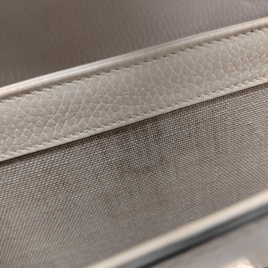 Interlocking G Large Calfskin Beige