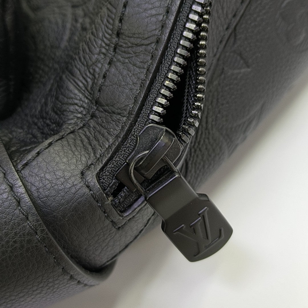 DISCOVERY Monogram Calfskin Black