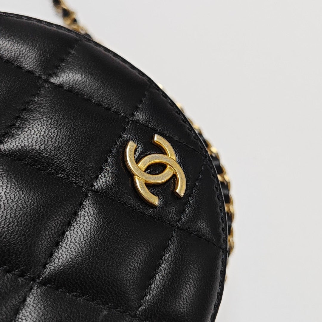 ROUND Quilted Lambskin Black