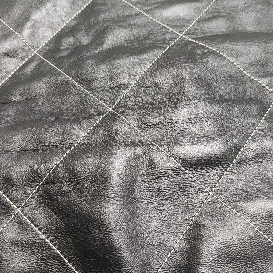 CHANEL 22 Small Quilted Calfskin Black