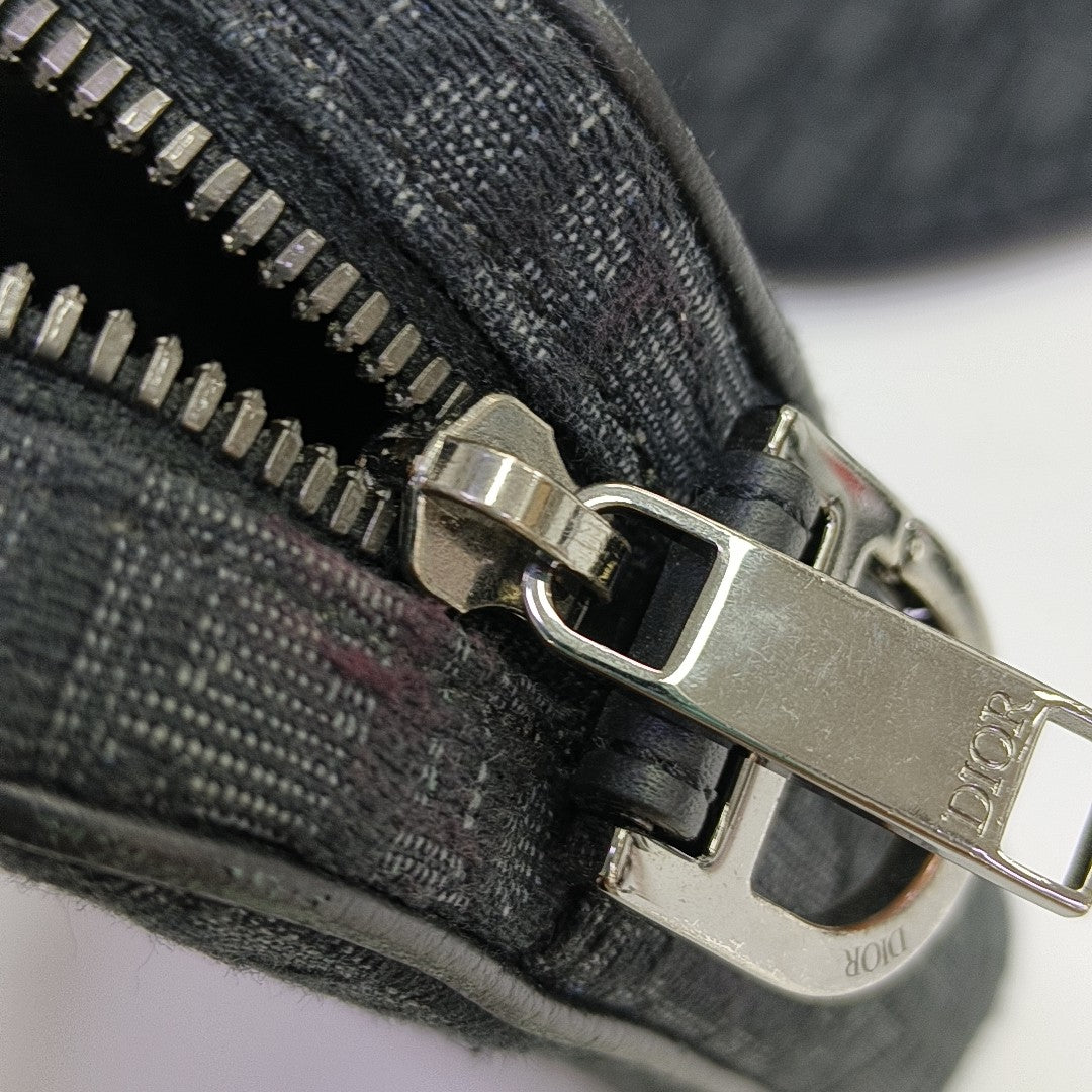Saddle Medium Oblique Canvas Black