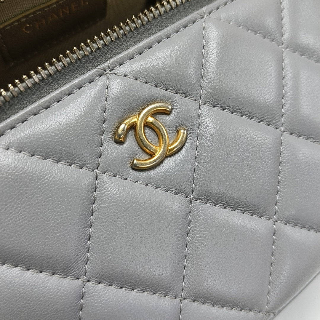 VANITY CASE Small Quilted Lambskin Gray