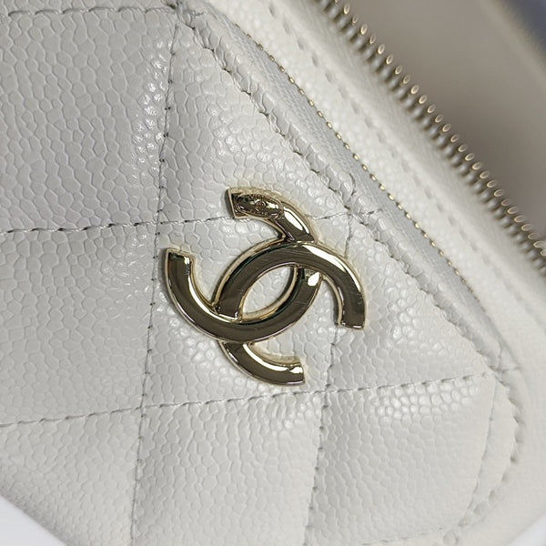 VANITY CASE Medium Quilted Grained Calfskin White