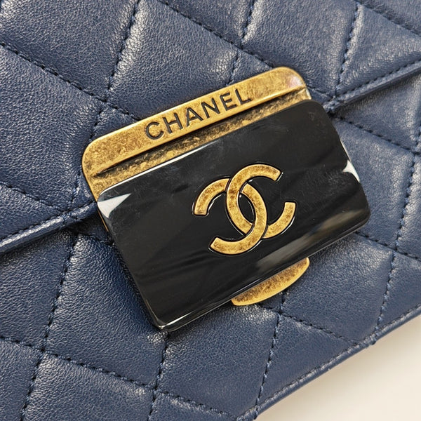 BEAUTY LOCK Quilted Calfskin Blue