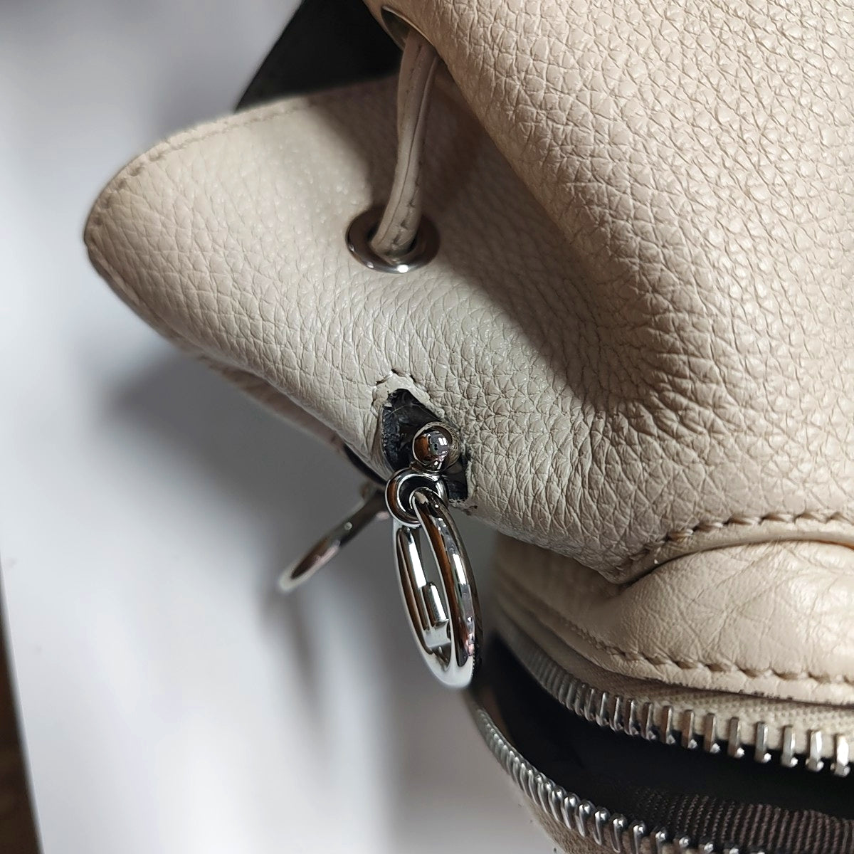 Authenticated pre-owned  Mon Tresor Calfskin Beige - Bucket Bag at Looply