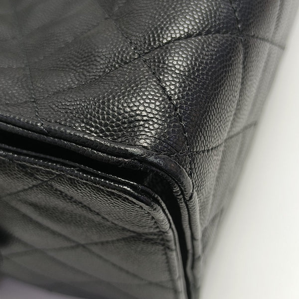 CHANEL 25 Medium Quilted Grained Calfskin Black