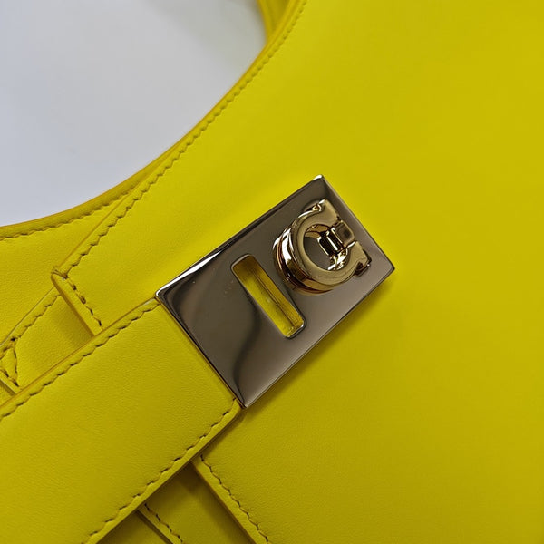 Clasp Hobo Calfskin Yellow