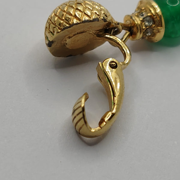 Pendientes dorados de metal con el logo CD en forma de columpio
