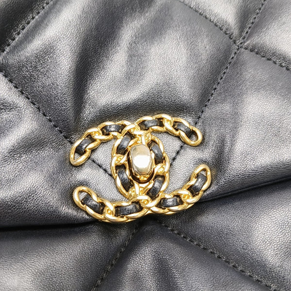 CHANEL 19 Pequeño Piel de Cordero Acolchada Negro
