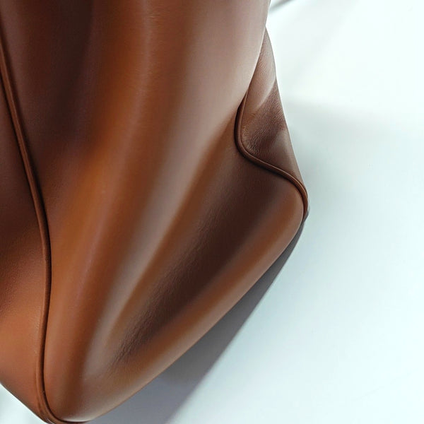 16 Medium Calfskin Brown