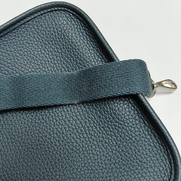Authenticated pre-owned  Evelyne 17 Clemence Green - Crossbody Bag at Looply