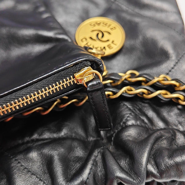 CHANEL 22 Medium Quilted Calfskin Black