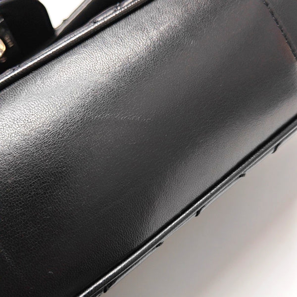 Authenticated pre-owned  CLASSIC FLAP Quilted Lambskin Black - Crossbody Bag at Looply