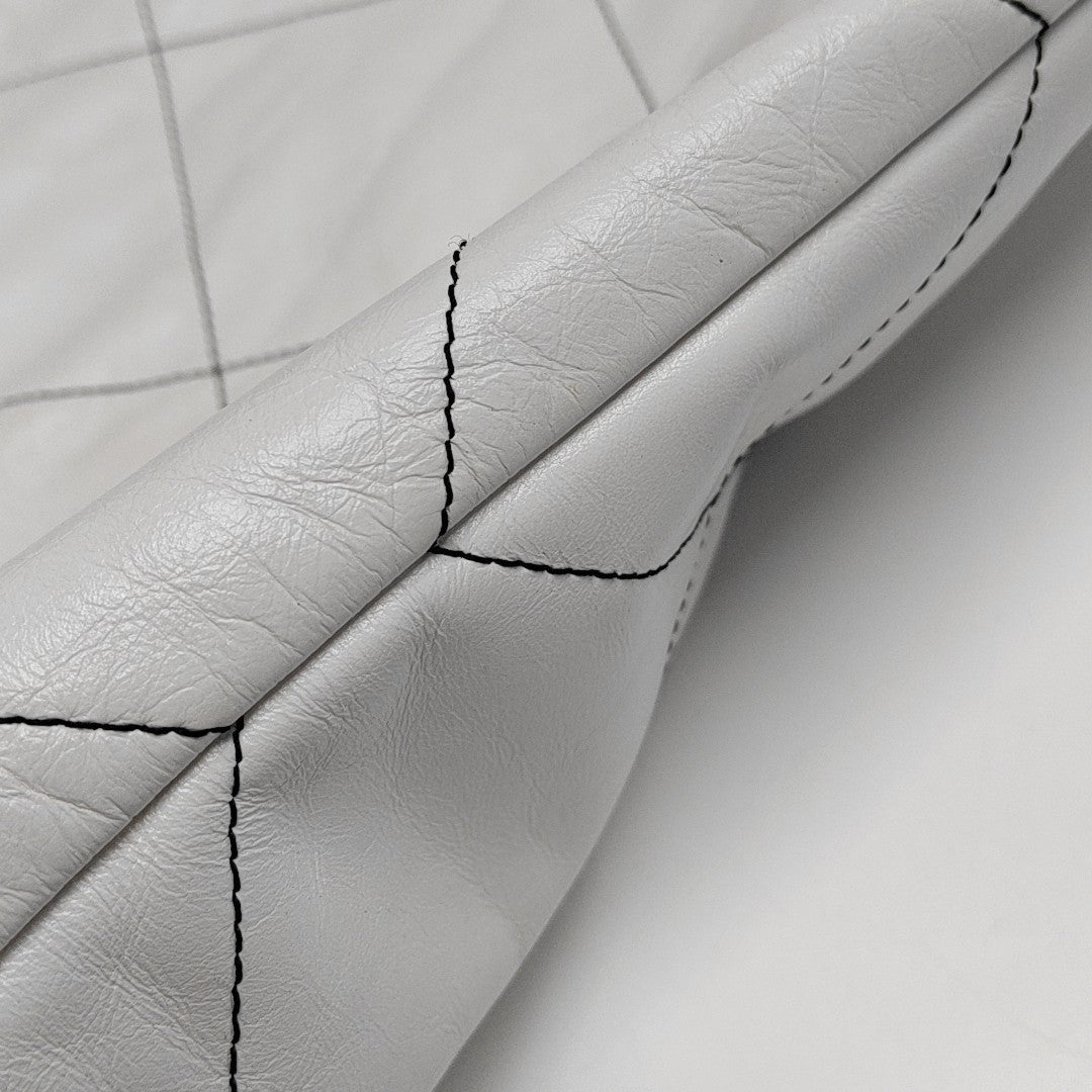 CHANEL 22 Medium Quilted Calfskin White