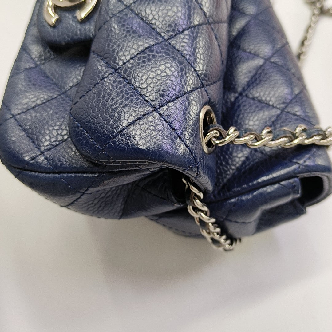 CLASSIC FLAP Quilted Grained Calfskin Blue