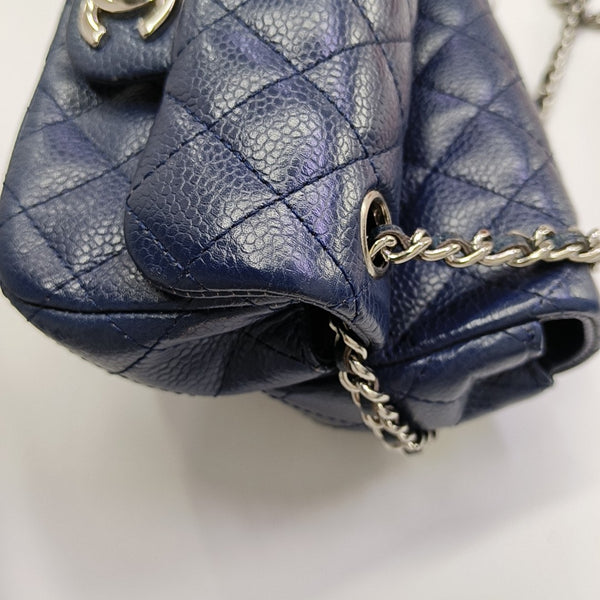 CLASSIC FLAP Quilted Grained Calfskin Blue