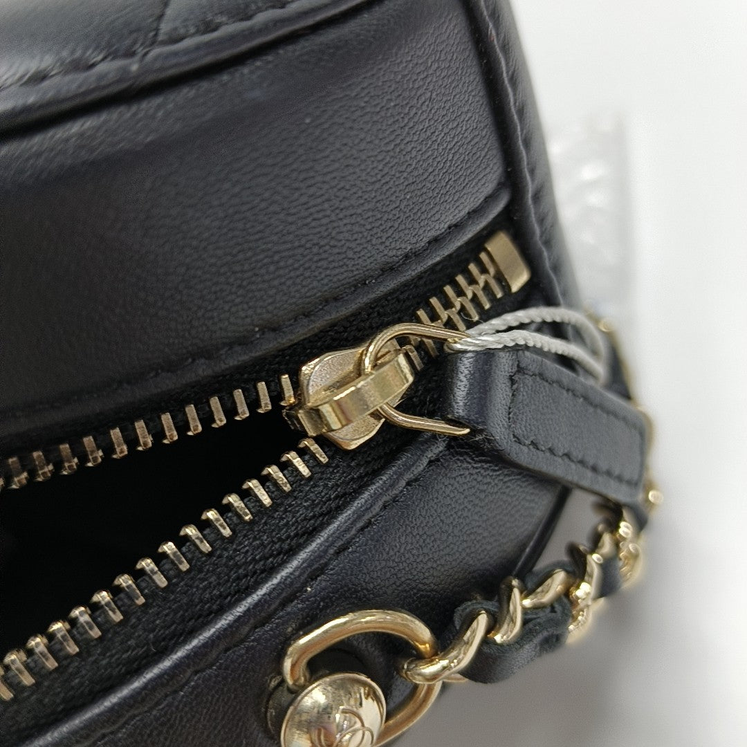 ROUND Quilted Lambskin Black