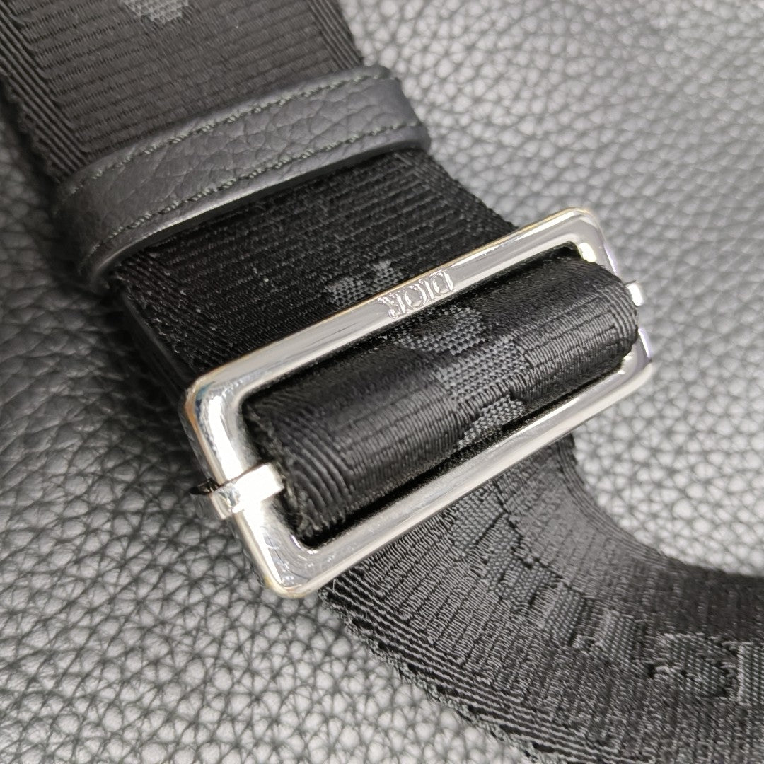 Authenticated pre-owned  Saddle Canvas Black - Shoulder Bag at Looply