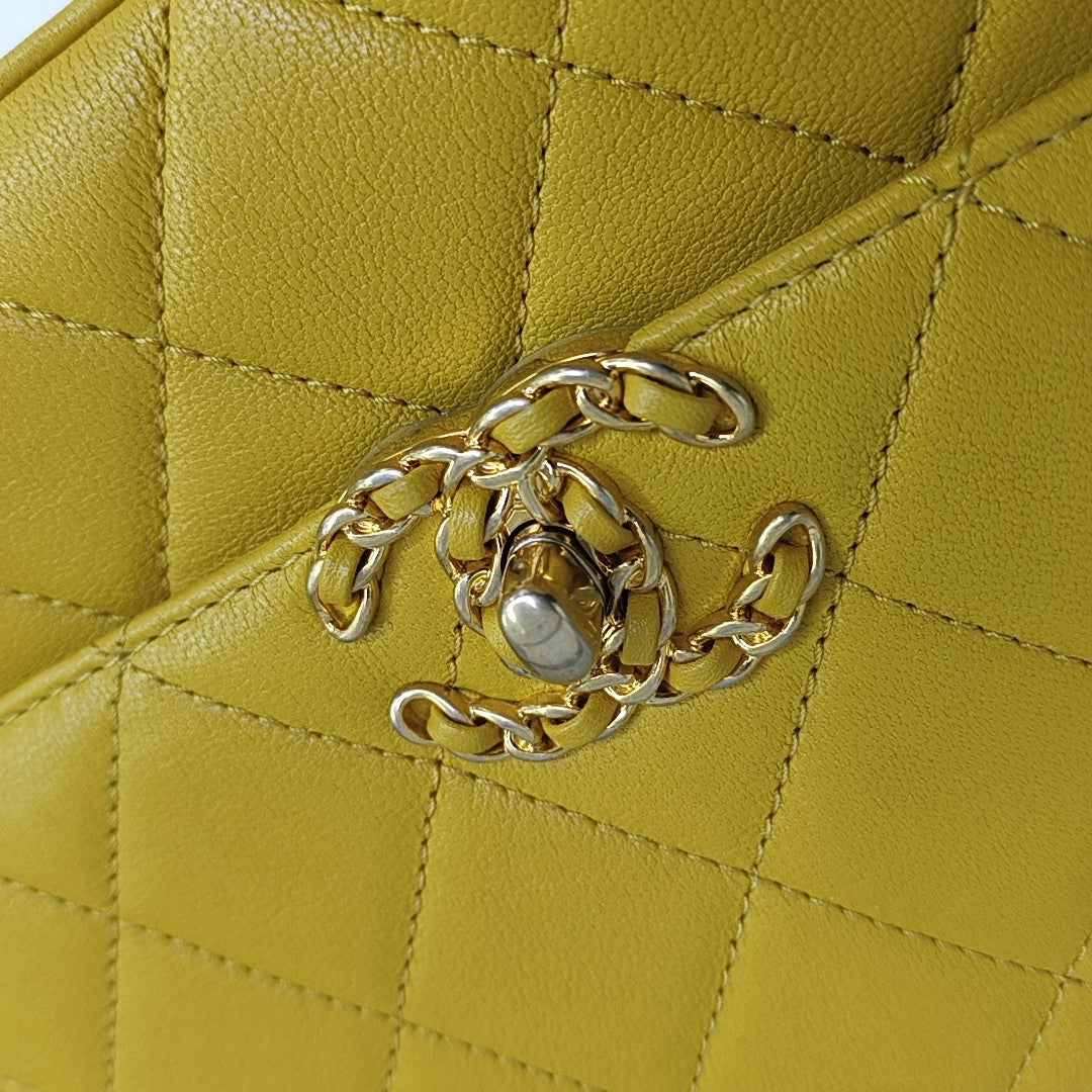 CHAIN INFINITY TOP HANDLE Quilted Lambskin Yellow