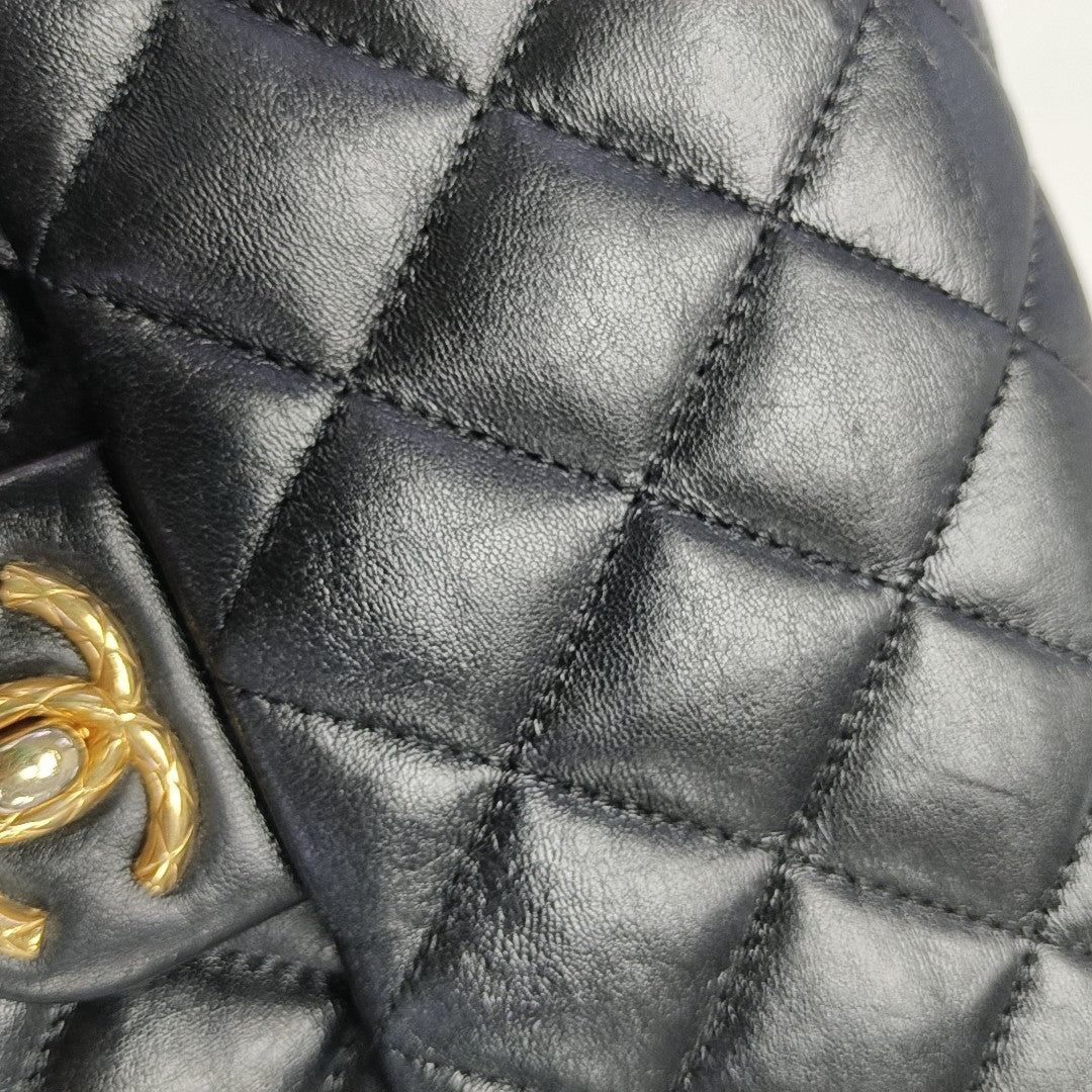 CLASSIC FLAP Small Quilted Lambskin Black