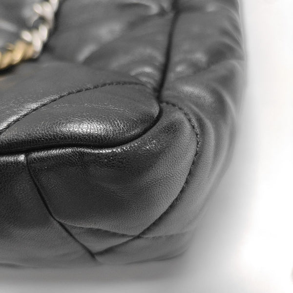CHANEL 19 Piel de Cordero Acolchada Negra
