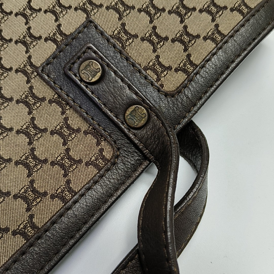 Canvas Brown