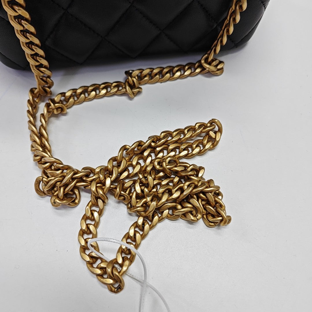 VANITY CASE Medium Quilted Lambskin Black