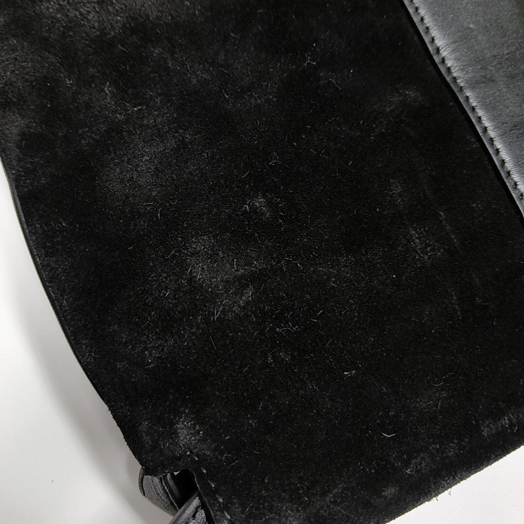 Arli Medium Suede Black
