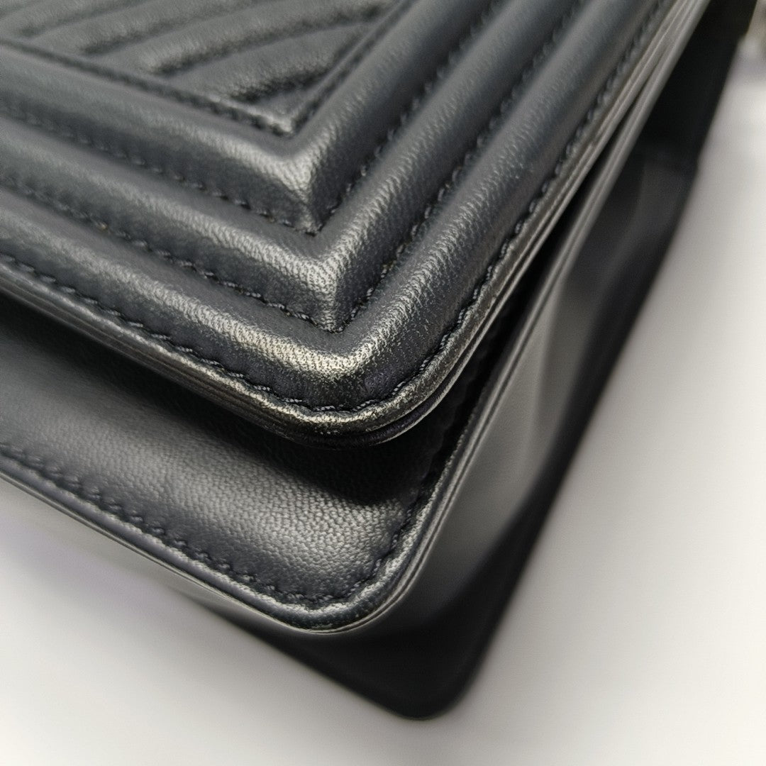 BOY CHANEL Medium Chevron Lambskin Black