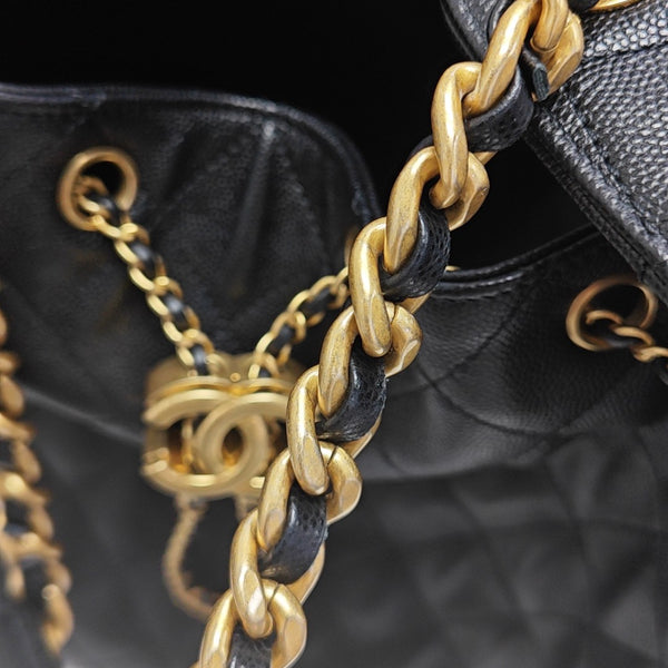 CHANEL 25 Medium Quilted Grained Calfskin Black