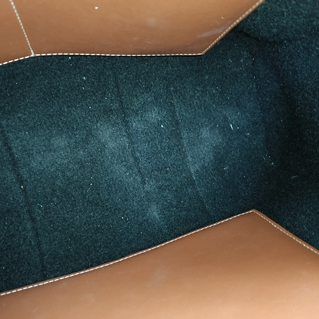 Woody Medium Felt Black