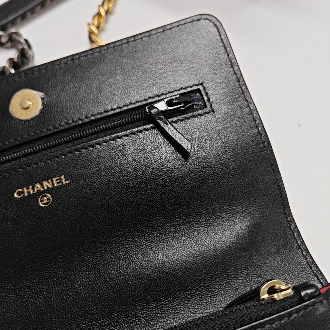 CHANEL 19 WOC Quilted Lambskin Black