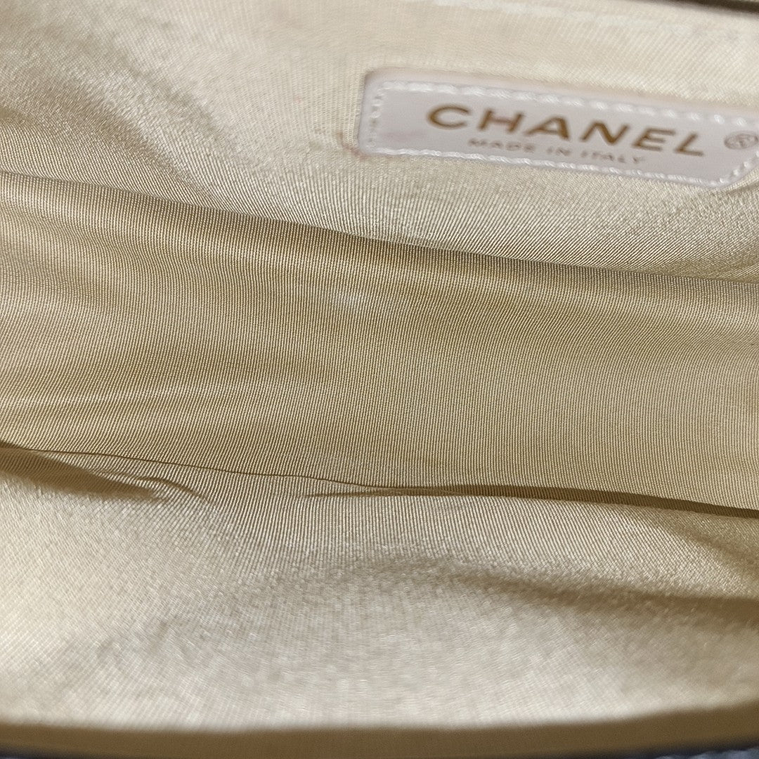 BOY CHANEL Medium Chevron Calfskin Black