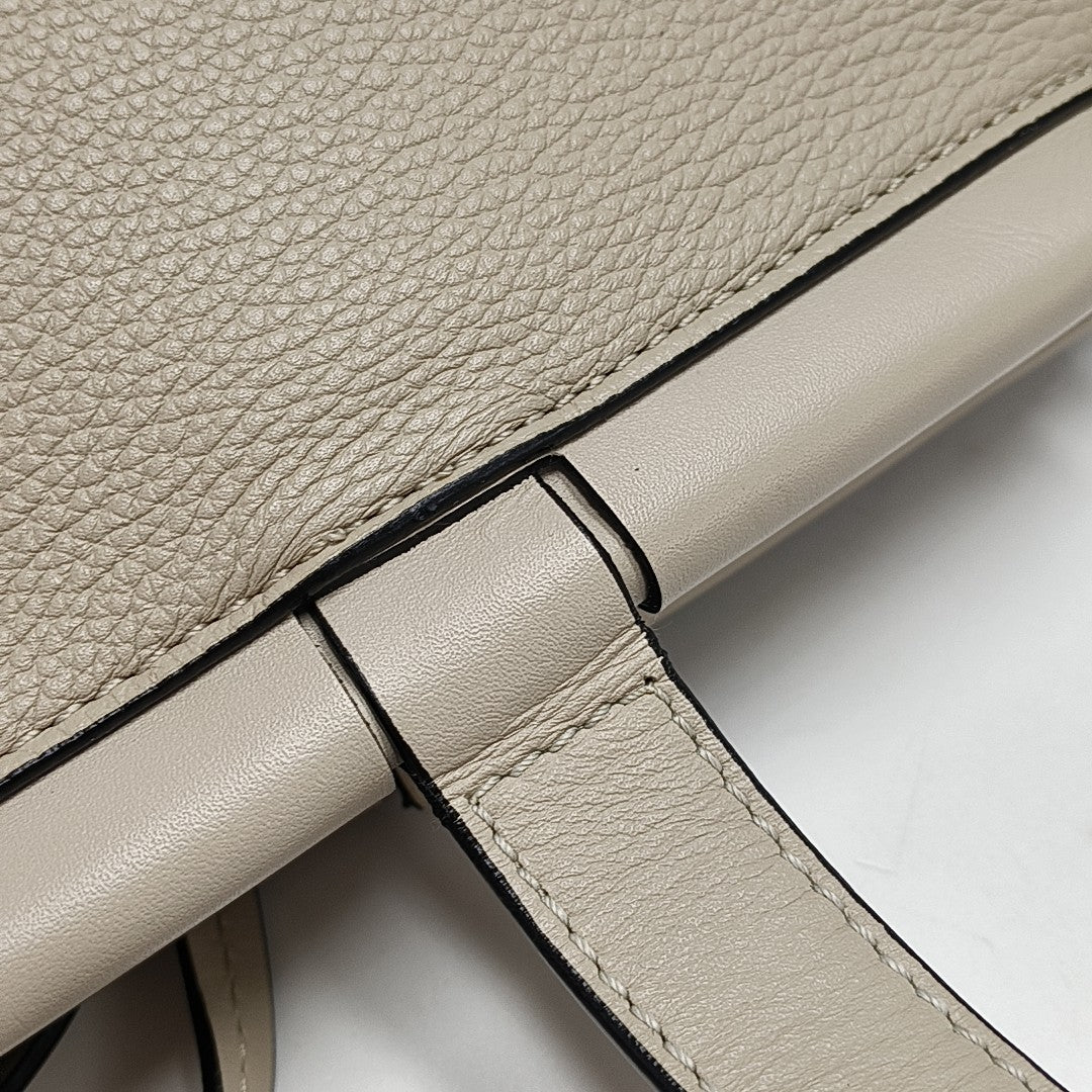 Cushion Calfskin Beige