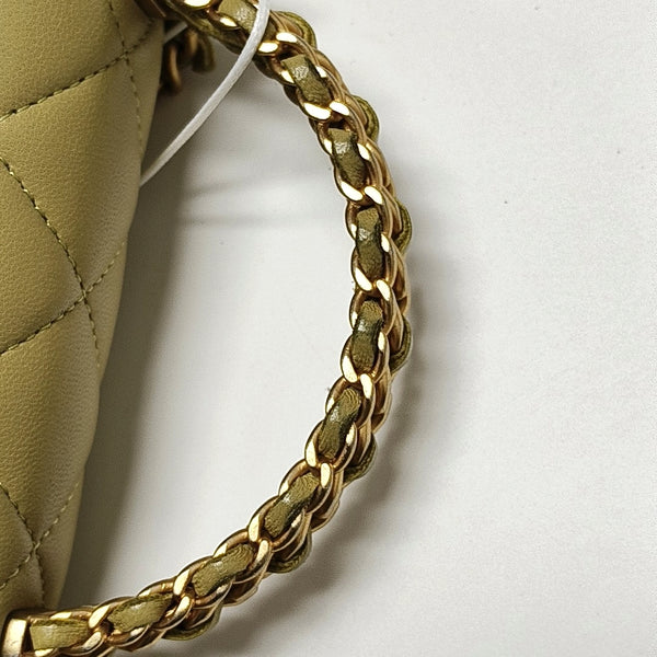 Authenticated pre-owned  CLASSIC FLAP Quilted Lambskin Green - Shoulder Bag at Looply