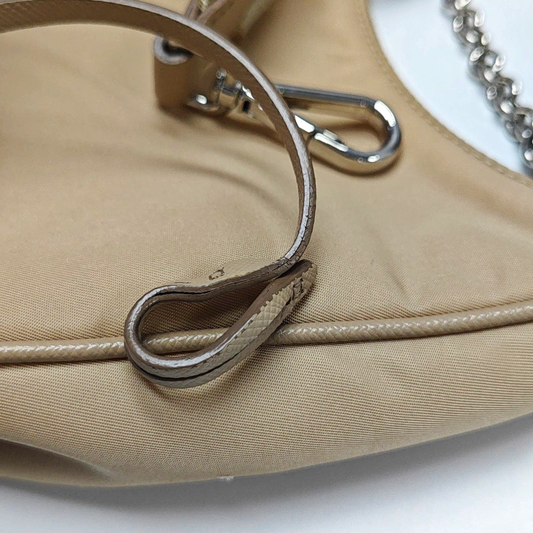 Authenticated pre-owned  Re-Edition2005 Nylon Beige - Shoulder Bag at Looply