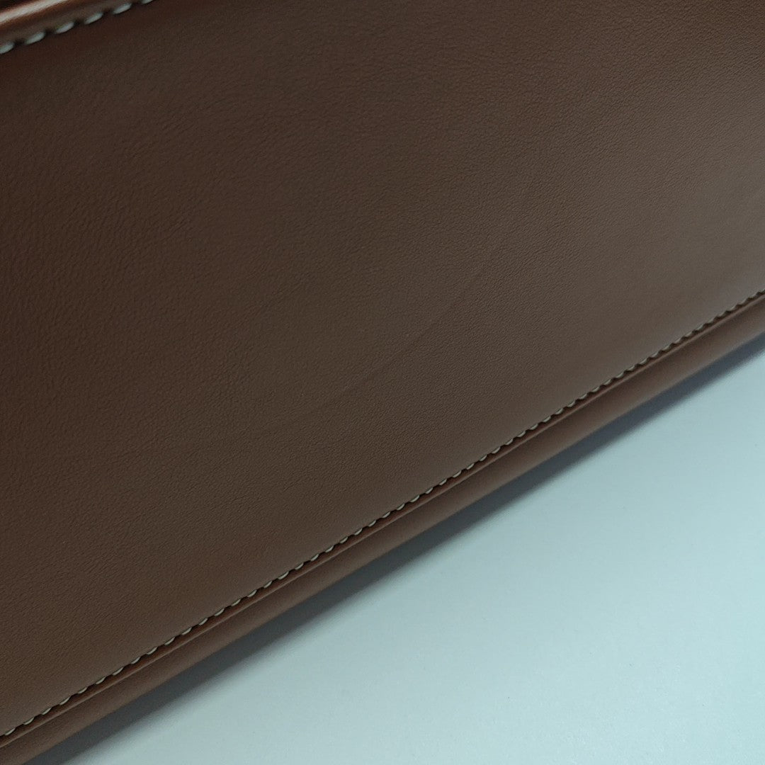 16 Medium Calfskin Brown